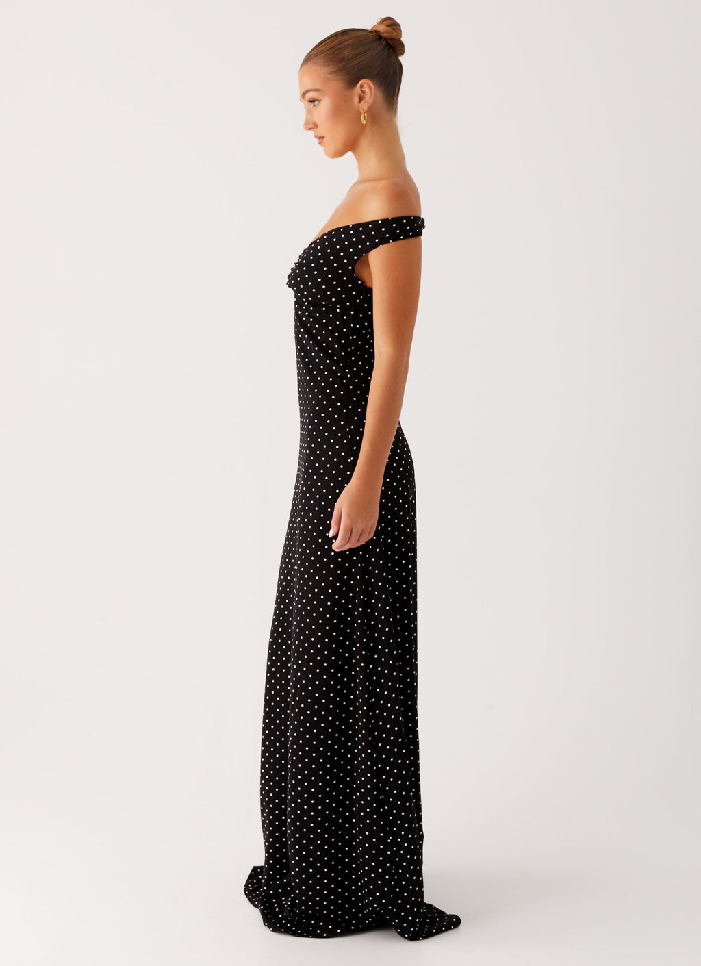 Black Maxi Dress with Sweetheart Neckline | Flattering Long Dress for Sophisticated Evening Wear - Women's