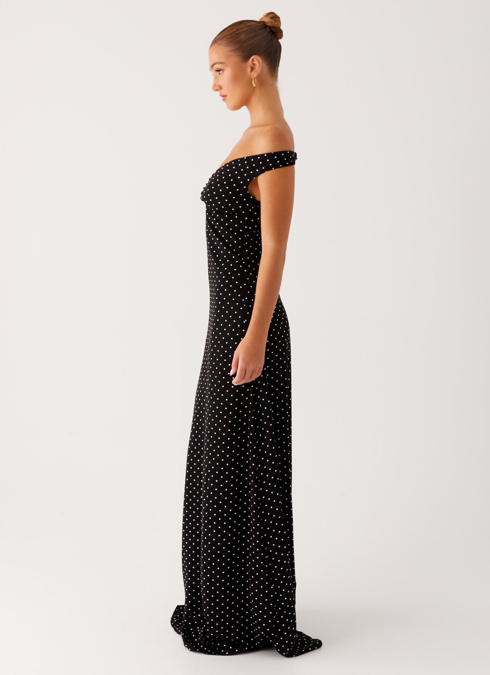 Black Maxi Dress with Sweetheart Neckline | Flattering Long Dress for Sophisticated Evening Wear - Women's