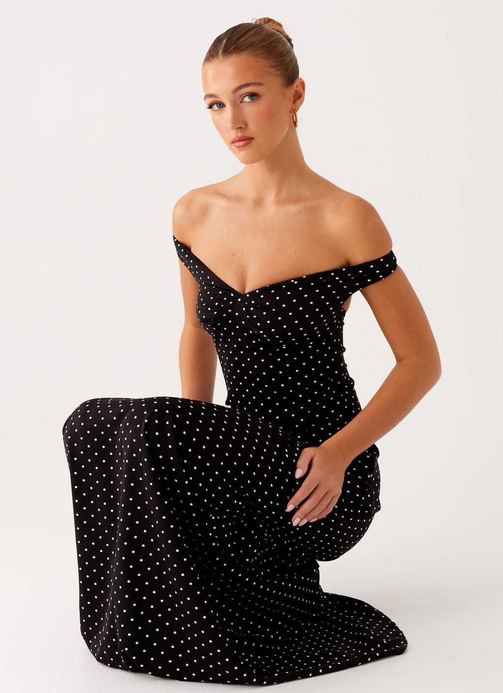 Black Maxi Dress with Sweetheart Neckline | Flattering Long Dress for Sophisticated Evening Wear - Women's