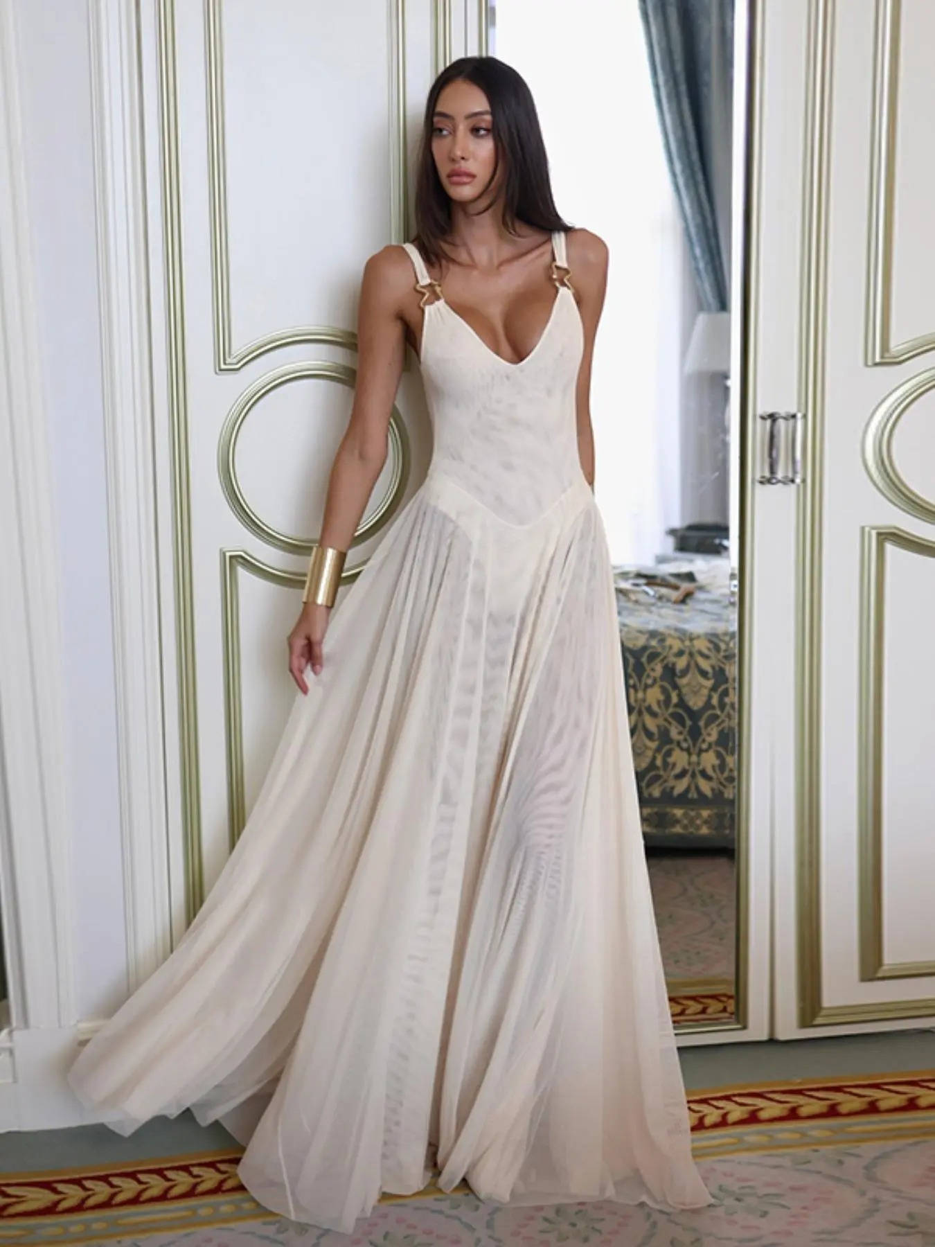Women’s Deep V Neck Tulle Maxi Dress – Elegant Sleeveless Wedding Guest Gown with Adjustable Straps